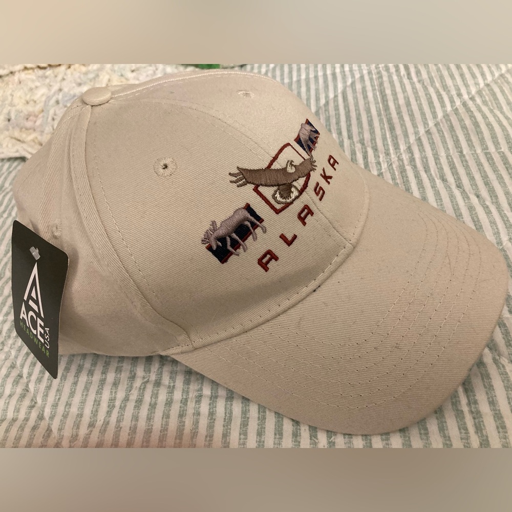 NWT Alaska Beige Baseball Cap Moose/Hawk/Bear Embroidered Design in Alaska OSFM